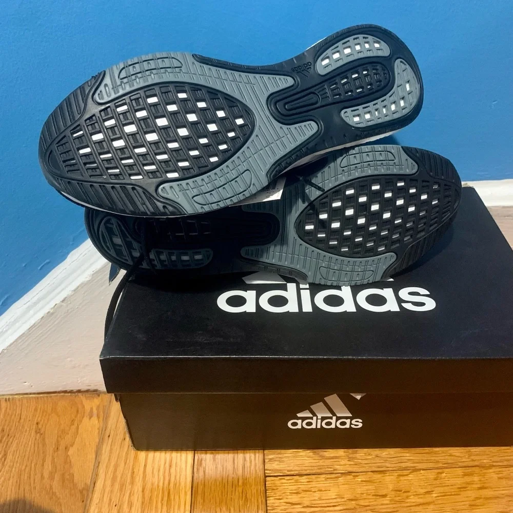 Adidas supernova plus running shoes. - Picture 6 of 8